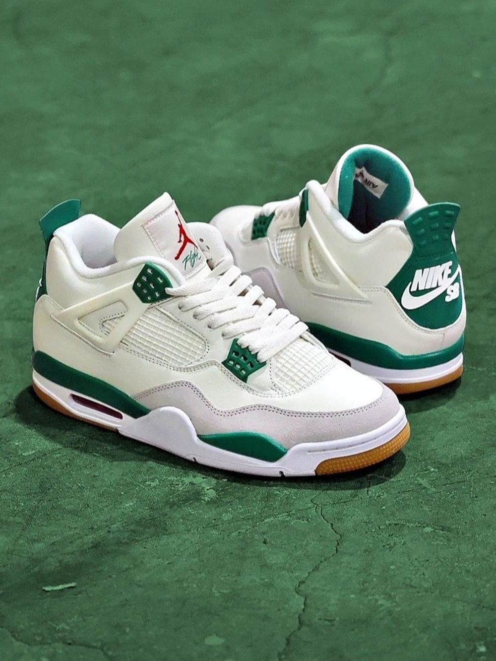 Nike sb pine greens Jordan 4 size 11 men’s